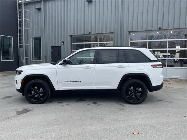 new 2025 Jeep Grand Cherokee car, priced at $43,221