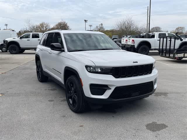 new 2025 Jeep Grand Cherokee car, priced at $43,221