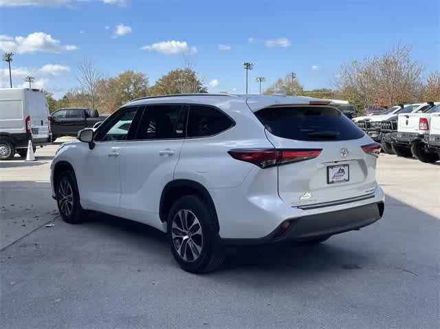 used 2021 Toyota Highlander car, priced at $34,776