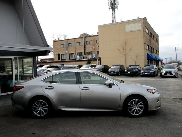 used 2017 Lexus ES 300h car, priced at $22,555