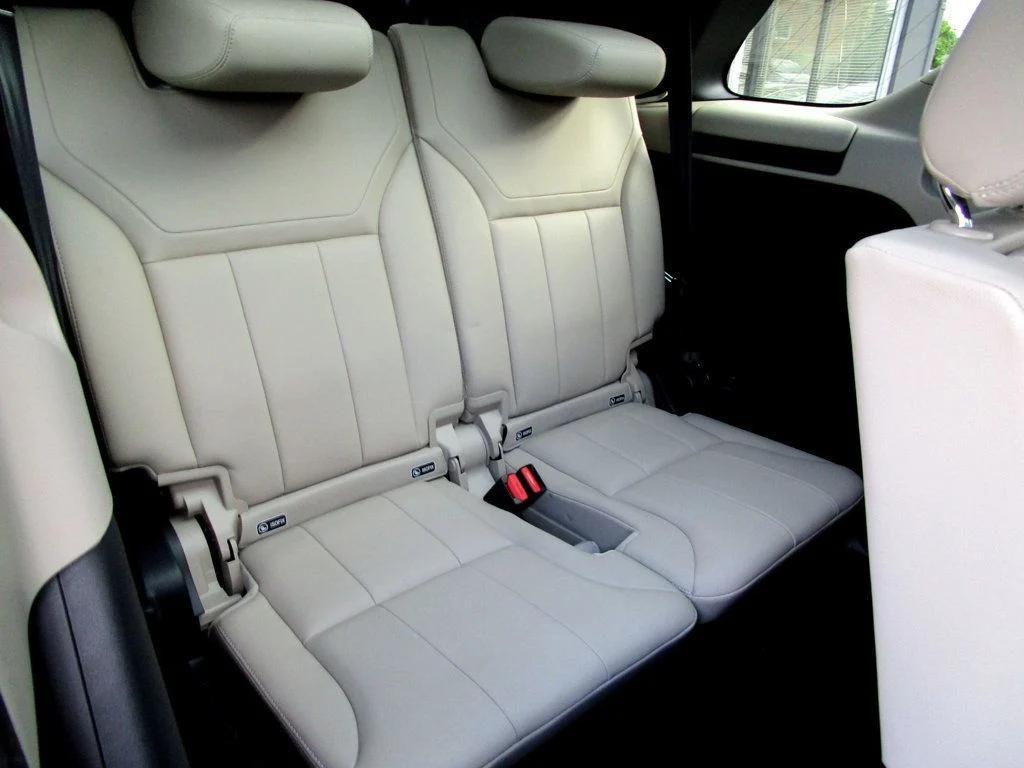 used 2020 Land Rover Discovery car, priced at $24,985