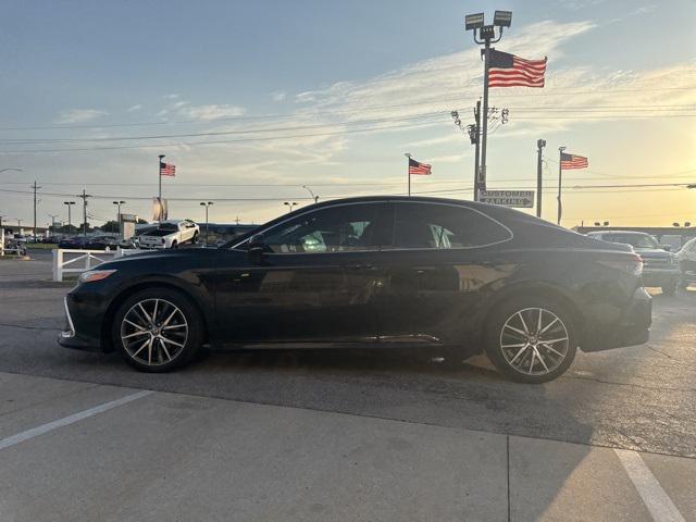 used 2022 Toyota Camry Hybrid car, priced at $28,800