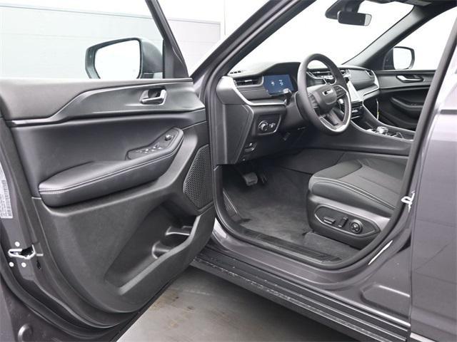 new 2025 Jeep Grand Cherokee L car, priced at $33,125