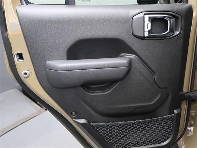 new 2025 Jeep Gladiator car, priced at $42,689