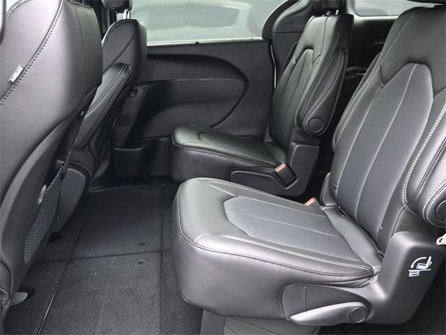 new 2025 Chrysler Pacifica car, priced at $39,668