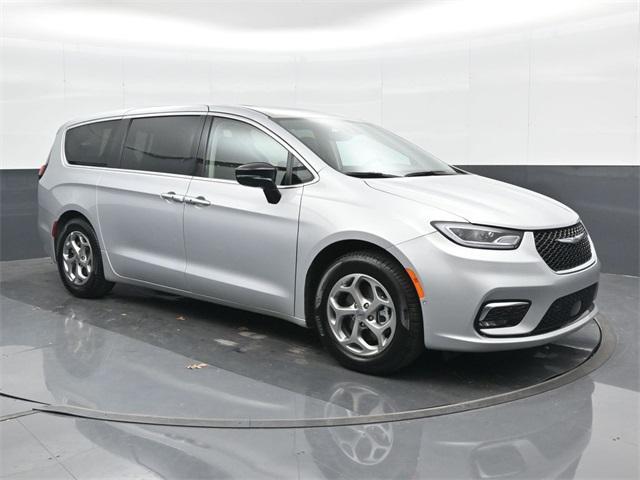 new 2024 Chrysler Pacifica car, priced at $44,183