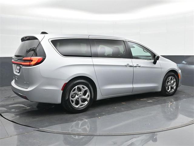 new 2024 Chrysler Pacifica car, priced at $44,183