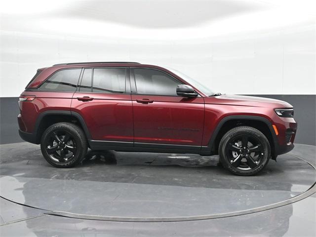 new 2025 Jeep Grand Cherokee car, priced at $40,198