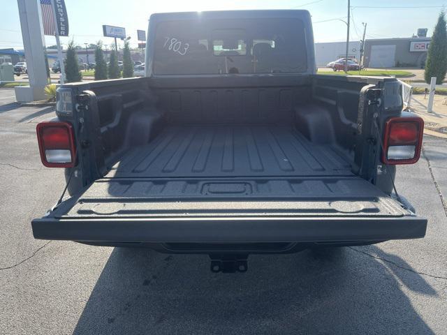 new 2025 Jeep Gladiator car, priced at $45,800