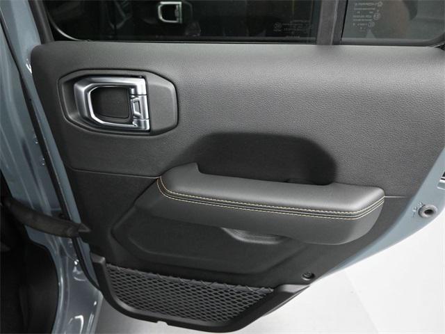 new 2025 Jeep Gladiator car, priced at $45,800