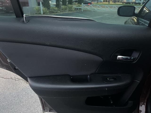 used 2013 Chrysler 200 car, priced at $5,555