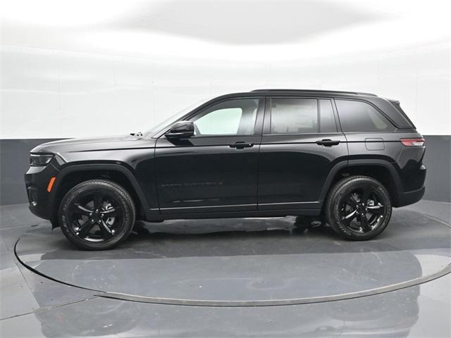 new 2025 Jeep Grand Cherokee car, priced at $40,698