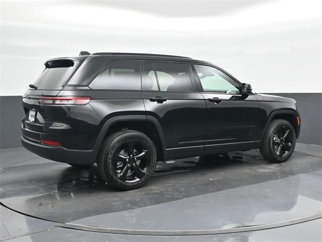 new 2025 Jeep Grand Cherokee car, priced at $40,698