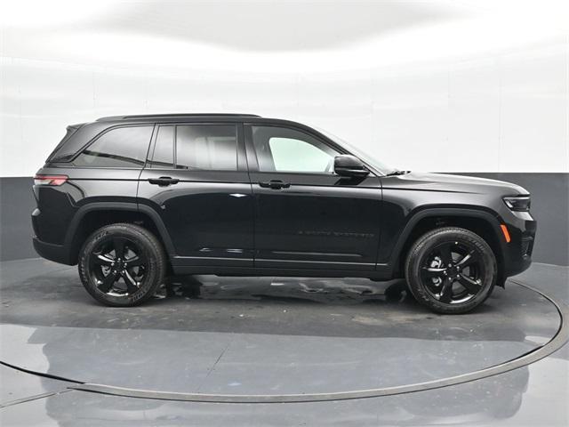 new 2025 Jeep Grand Cherokee car, priced at $40,698