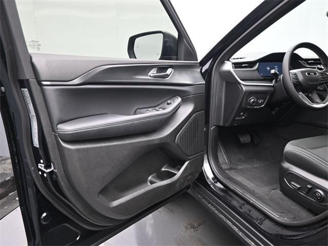 new 2025 Jeep Grand Cherokee car, priced at $32,125