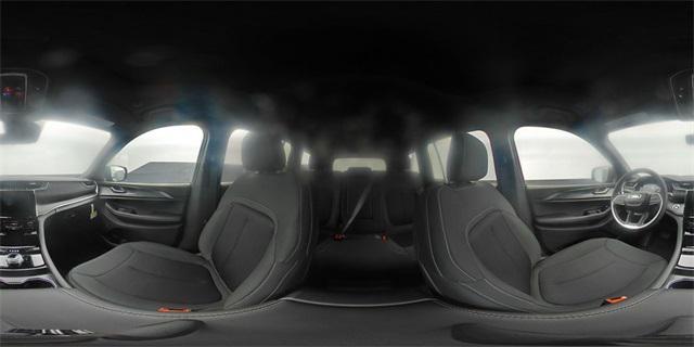 new 2025 Jeep Grand Cherokee car, priced at $33,525