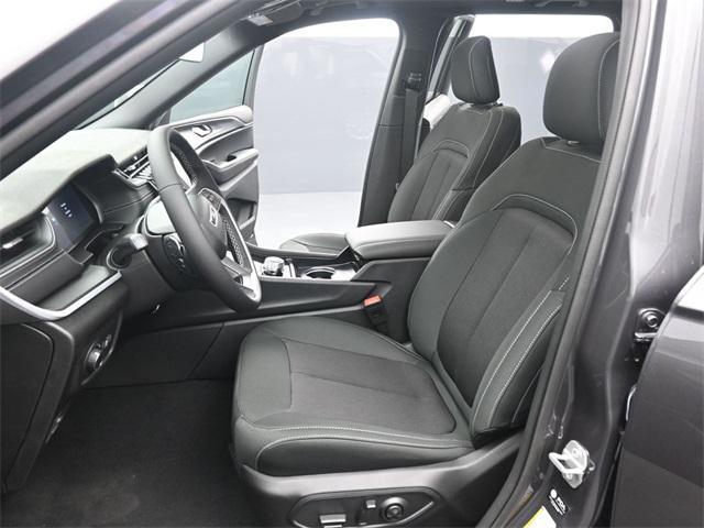 new 2025 Jeep Grand Cherokee car, priced at $33,525