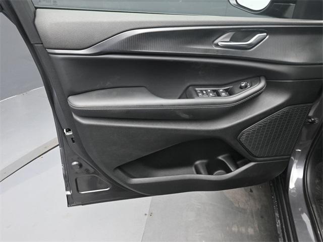 new 2025 Jeep Grand Cherokee car, priced at $33,525