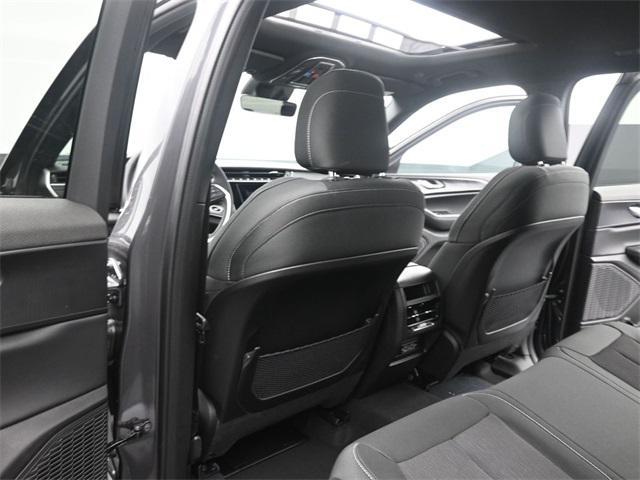 new 2025 Jeep Grand Cherokee car, priced at $33,525