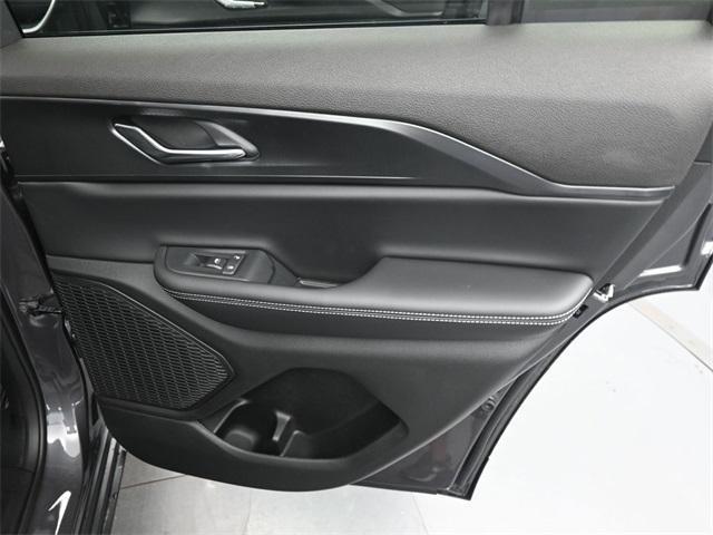 new 2025 Jeep Grand Cherokee car, priced at $33,525