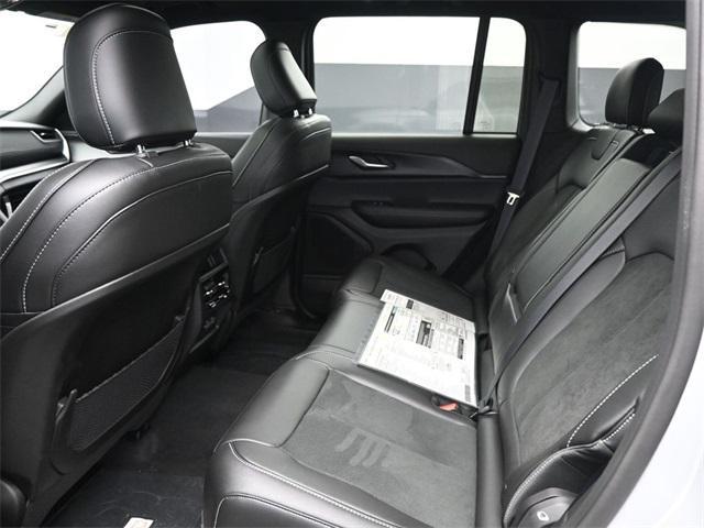 new 2025 Jeep Grand Cherokee car, priced at $38,975