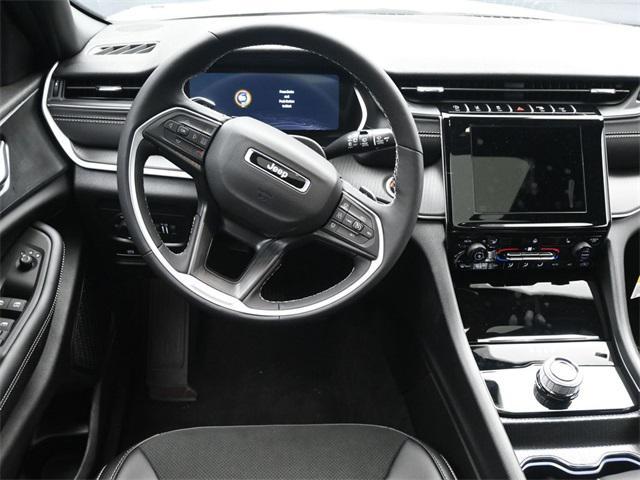 new 2025 Jeep Grand Cherokee car, priced at $38,975