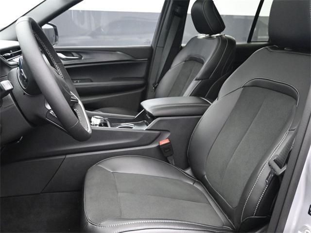 new 2025 Jeep Grand Cherokee car, priced at $38,975