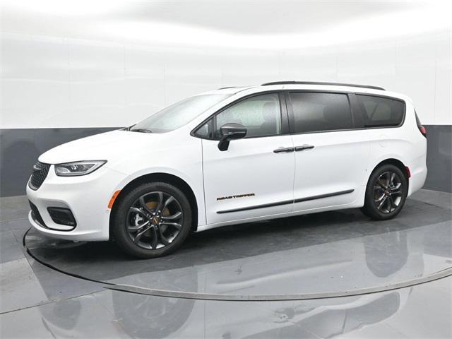 new 2024 Chrysler Pacifica car, priced at $40,463