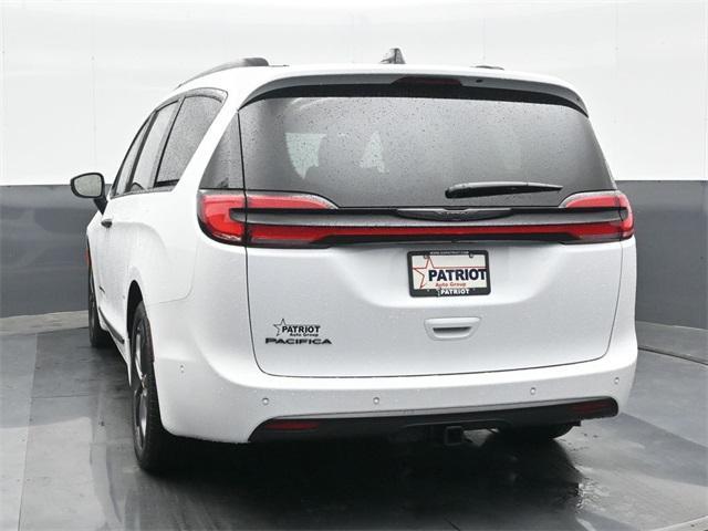 new 2024 Chrysler Pacifica car, priced at $39,963