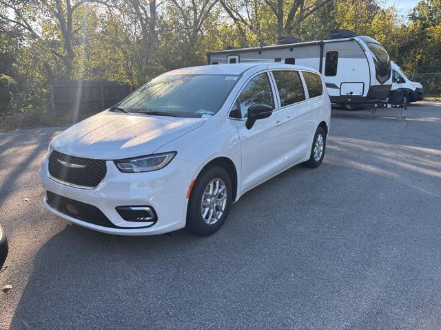 new 2026 Chrysler Pacifica car, priced at $36,692