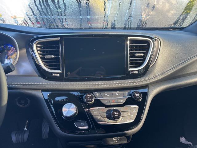 new 2026 Chrysler Pacifica car, priced at $36,692