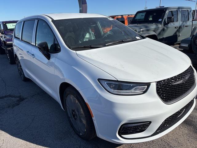 new 2026 Chrysler Pacifica car, priced at $42,358