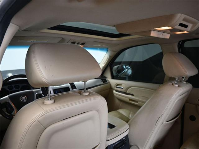 used 2007 Cadillac Escalade car, priced at $3,500