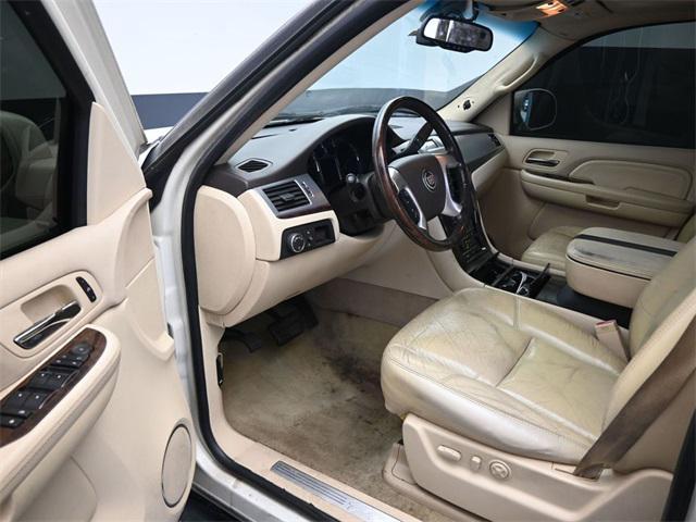used 2007 Cadillac Escalade car, priced at $3,500
