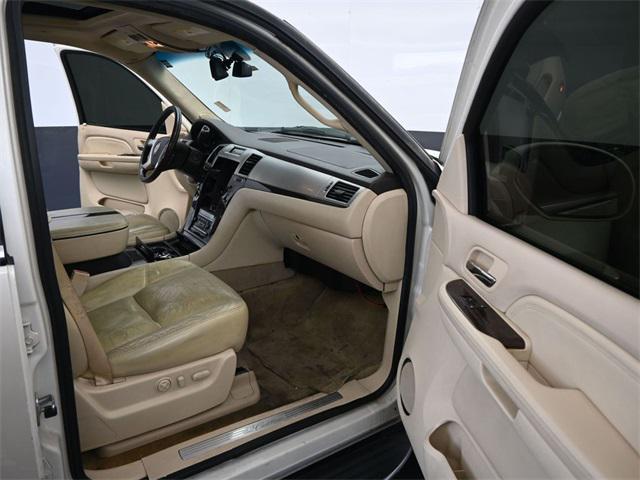used 2007 Cadillac Escalade car, priced at $3,500