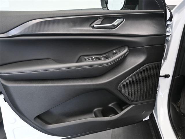 new 2025 Jeep Grand Cherokee L car, priced at $41,568