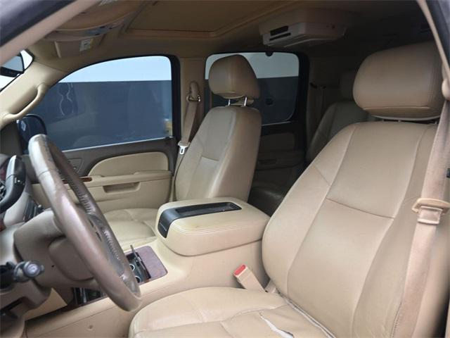 used 2013 Chevrolet Suburban car, priced at $10,000