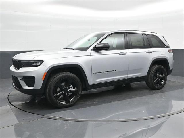 new 2025 Jeep Grand Cherokee car, priced at $40,698