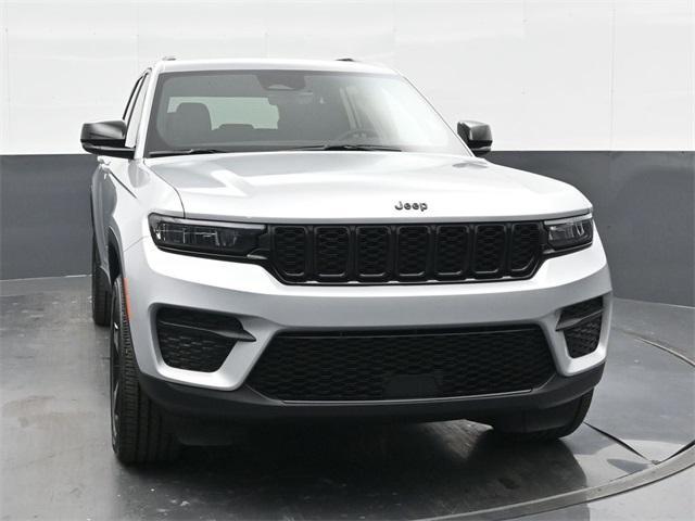 new 2025 Jeep Grand Cherokee car, priced at $40,698