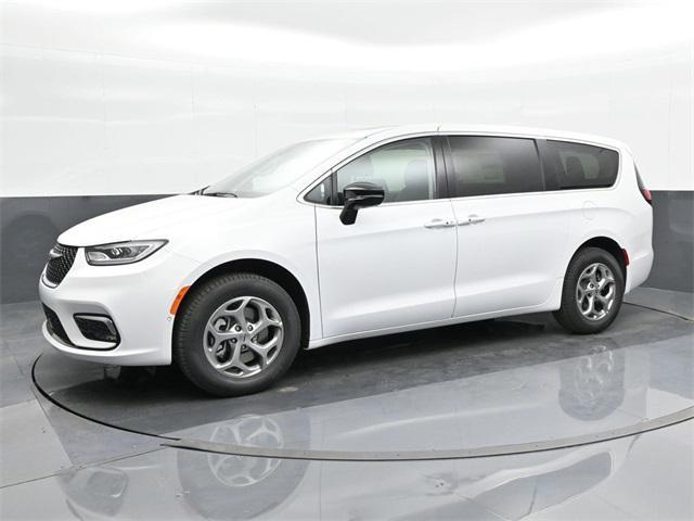 new 2024 Chrysler Pacifica car, priced at $46,838