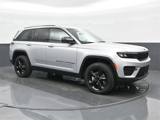 new 2025 Jeep Grand Cherokee car, priced at $40,198