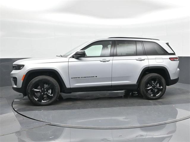 new 2025 Jeep Grand Cherokee car, priced at $40,198