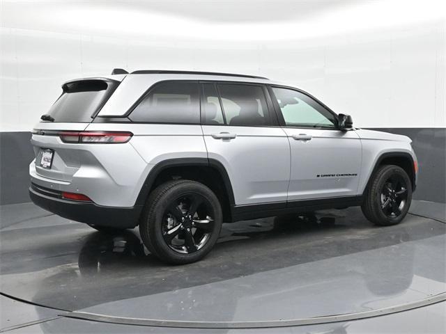 new 2025 Jeep Grand Cherokee car, priced at $40,198