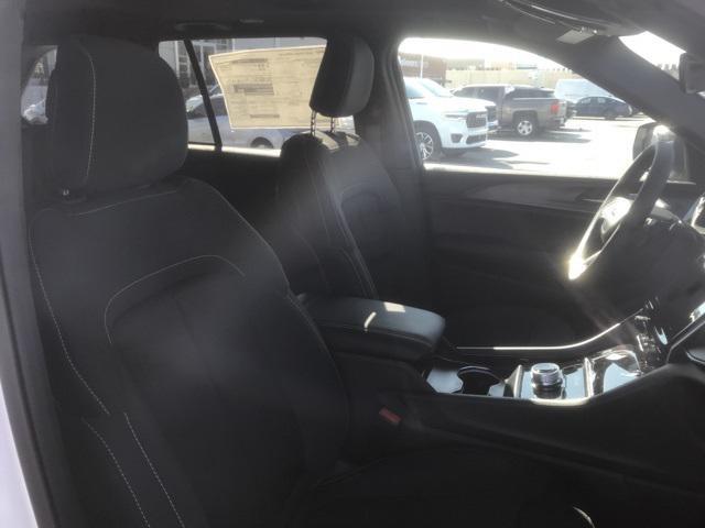 new 2025 Jeep Grand Cherokee car, priced at $32,930