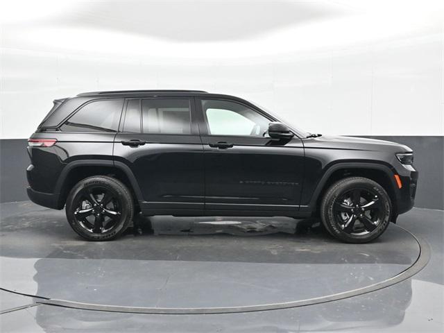 new 2025 Jeep Grand Cherokee car, priced at $38,198