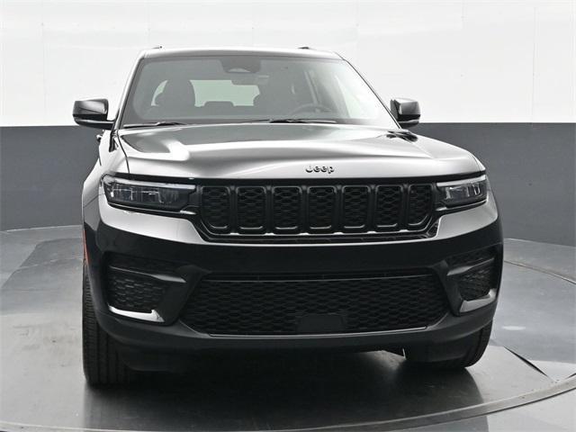 new 2025 Jeep Grand Cherokee car, priced at $38,198