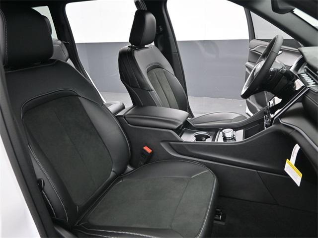 new 2025 Jeep Grand Cherokee car, priced at $38,280