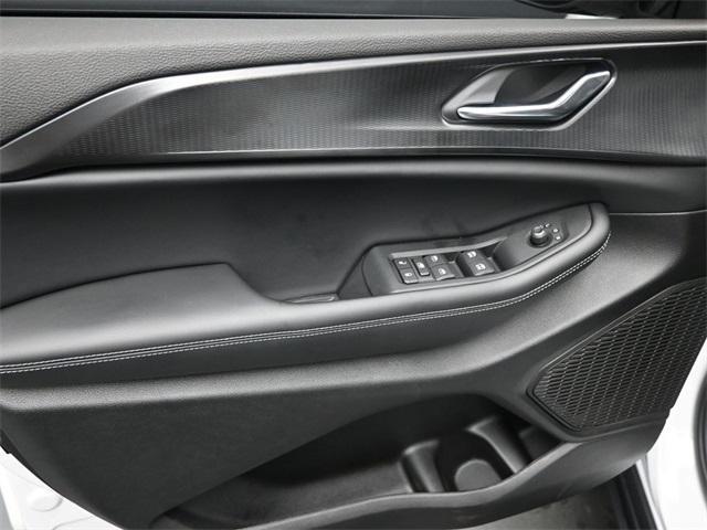 new 2025 Jeep Grand Cherokee car, priced at $38,280