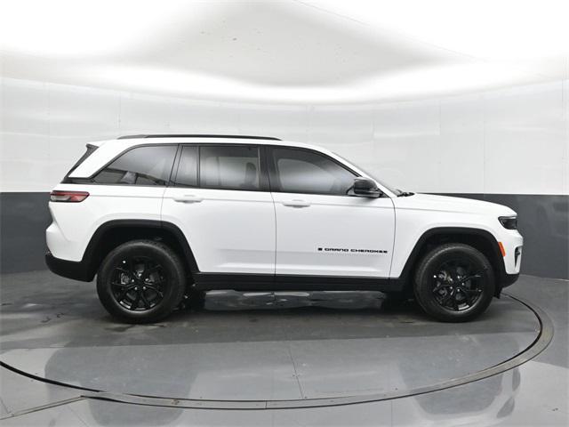 new 2025 Jeep Grand Cherokee car, priced at $38,280