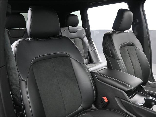 new 2025 Jeep Grand Cherokee car, priced at $38,280